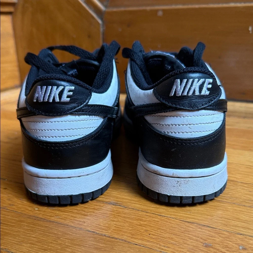Nike Men's Black and White Sneakers - Picture 4 of 5